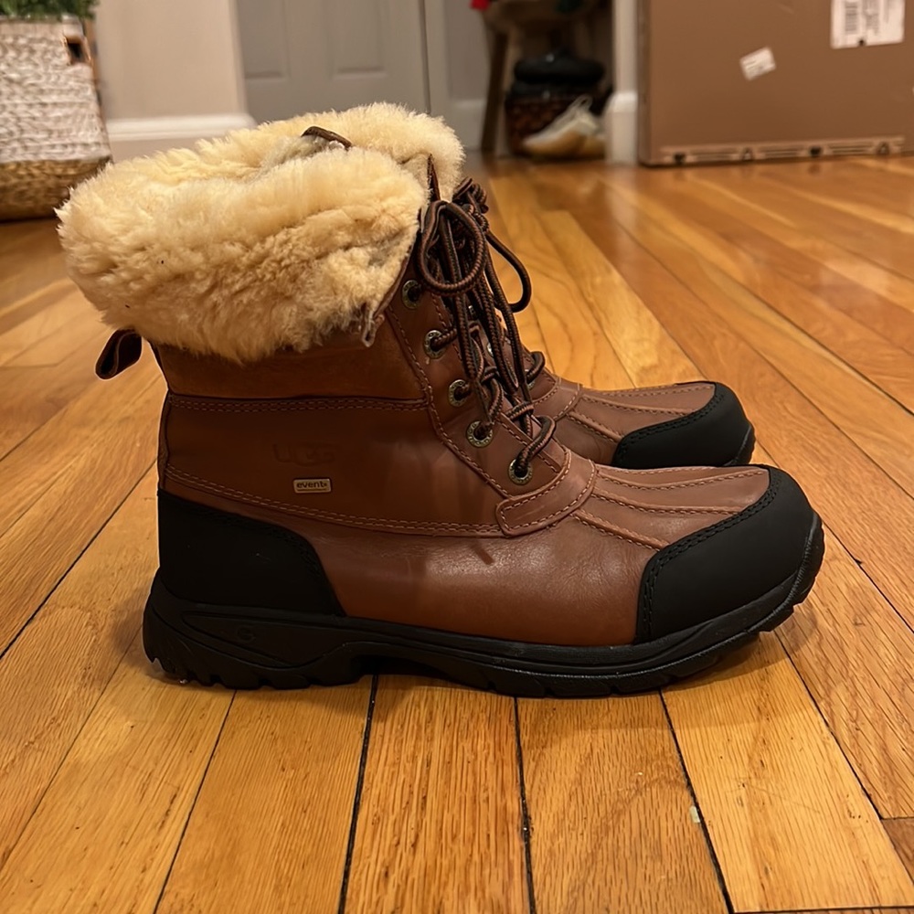 UGG Butte Waterproof Boots Size 8.5 US